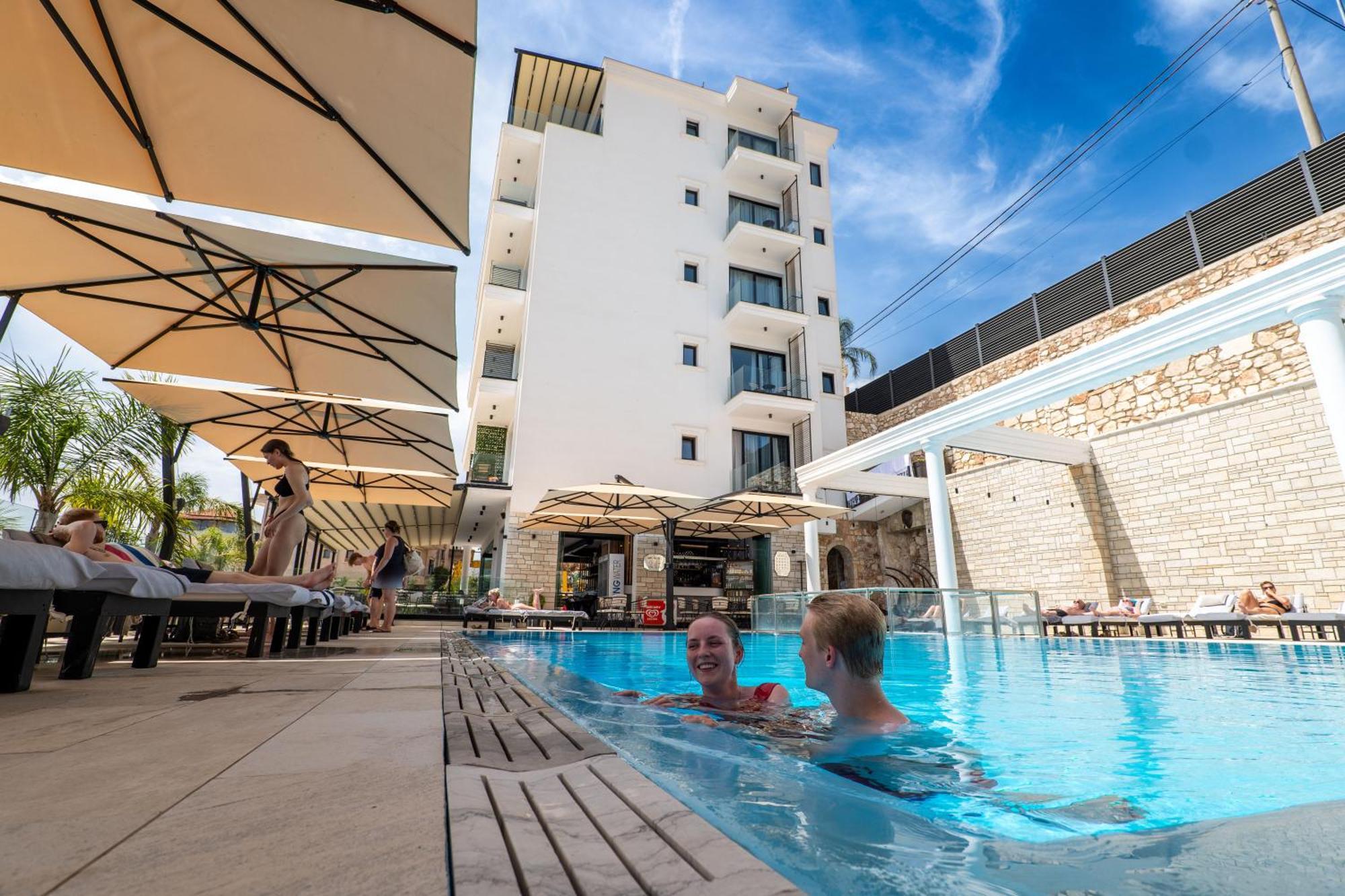 Art Hotel Sarandë Exteriör bild